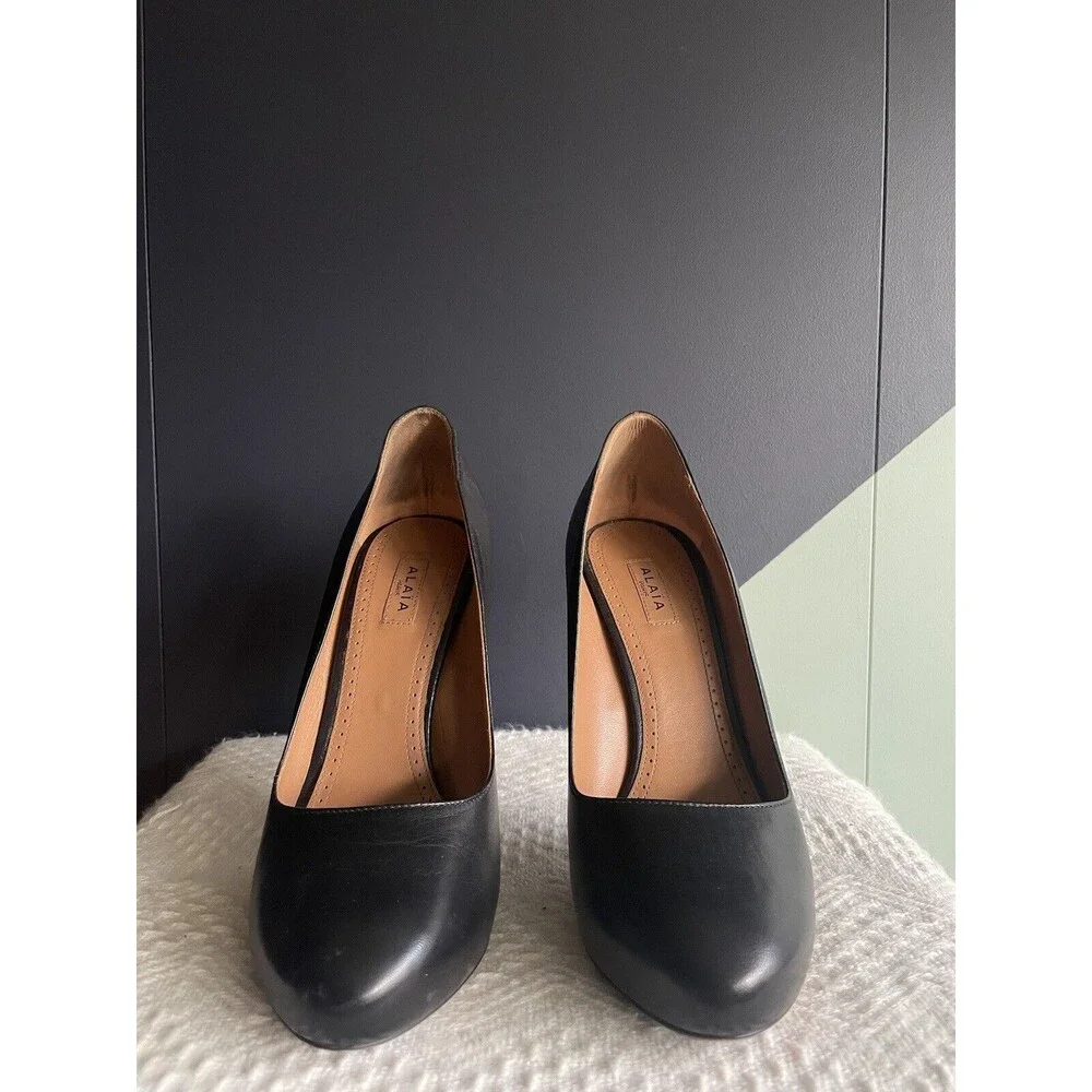 Alaia $1300 Black Leather Almond Toe 120mm/4.75in Pumps, Size 37, EUC